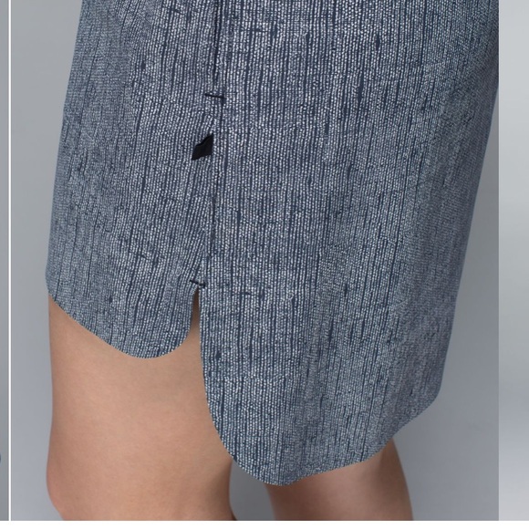 Lululemon - Get it on - Shift style keyhole back grey dress - Picture 2 of 14